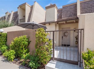 18405 Collins St UNIT B, Tarzana, CA 91356