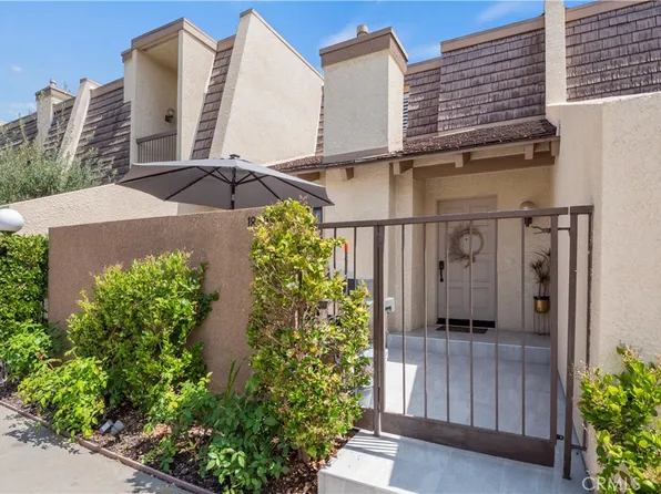 18405 Collins St Unit B, Tarzana, CA 91356