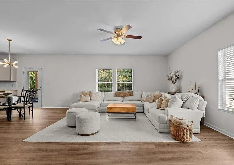 4 bed, 2539 sqft, $2,800 — Photo 3