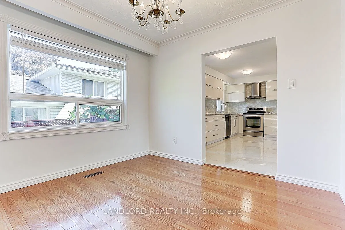 21 Pineway Blvd — Photo 4