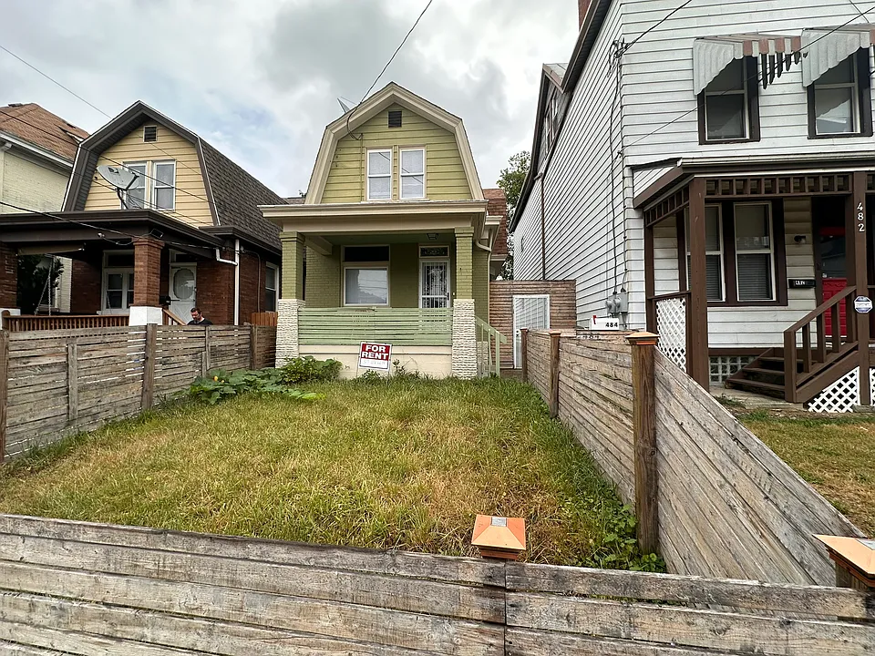 484 Crestline Ave