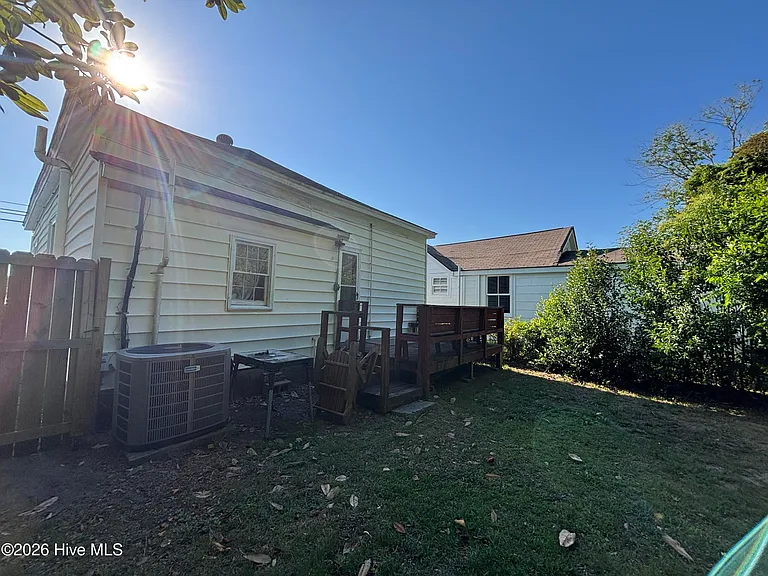417 S 13th St — Photo 8