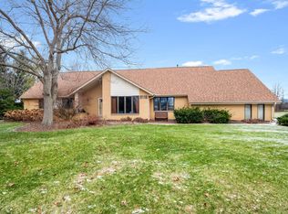 8118 W Freistadt Rd, Mequon, WI 53097