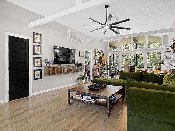4th image of 12 Arnold Ln