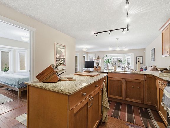5th image of 10235 116th St NW #201