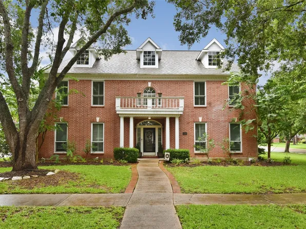 54 Bradford Cir, Sugar Land, TX 77479