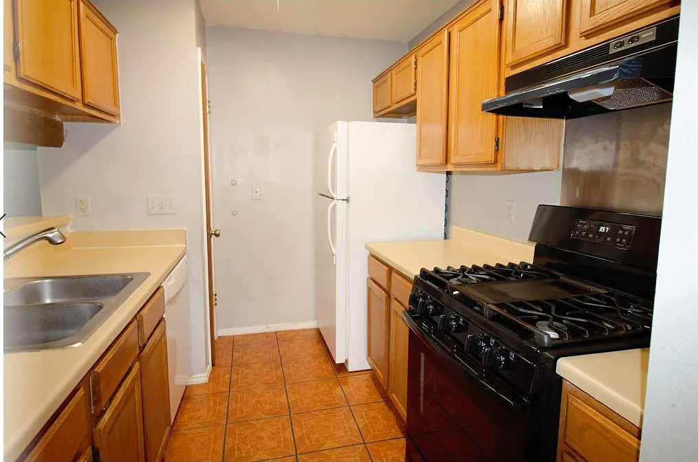 629 Greenlawn Blvd — Photo 4