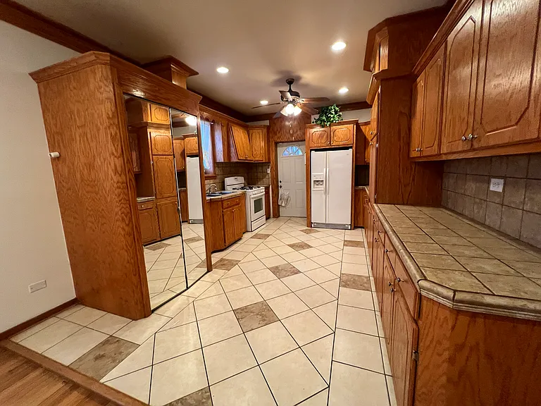 7821 S Paxton Ave #1 — Photo 14