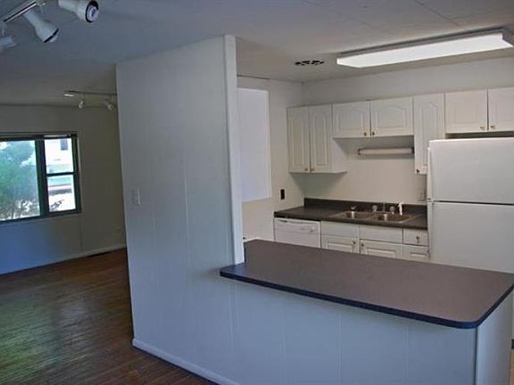 2nd image of 2600 E Dekist St