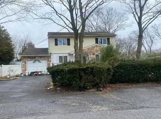 23 Juniper Ave, Ronkonkoma, NY