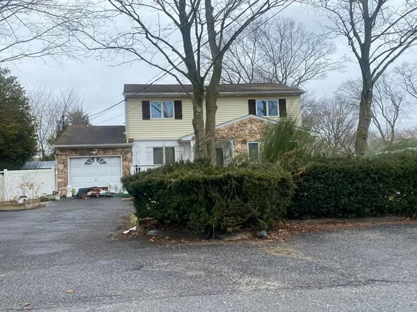 23 Juniper Ave, Ronkonkoma, NY 11779