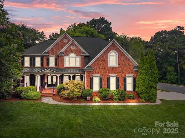 6323 Woodleigh Oaks Dr, Charlotte, NC 28226