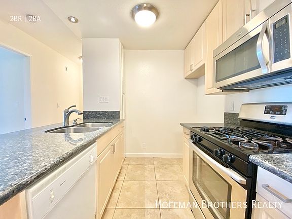 3rd image of 860 S Ardmore Ave #108