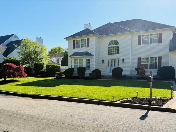 4 Clark Street, Selden, NY 11784