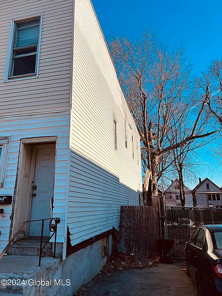 3rd image of 619 3rd Street