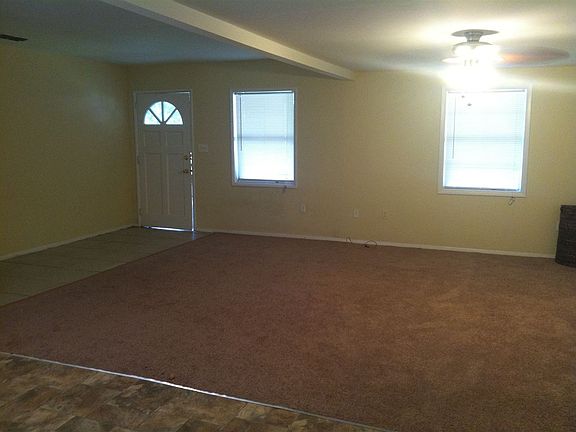 4th image of 2811 Southwood Dr