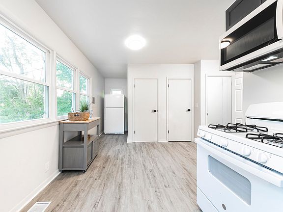 5th image of 701 W Hatterman St