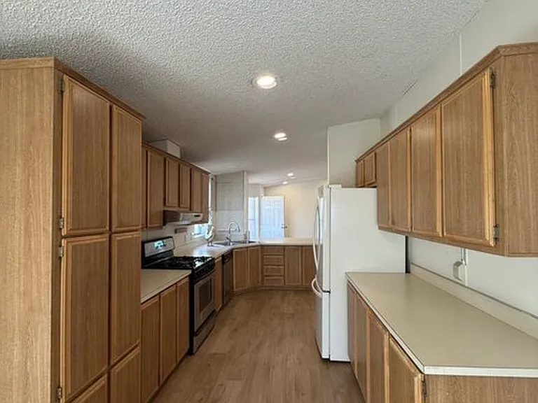 3150 Stone Ave — Photo 8
