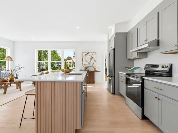 30 Emerald Rd, Nahant, MA 01908