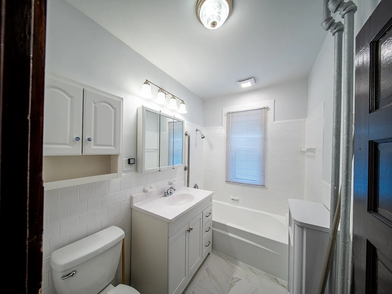 2 bed, 1000 sqft, $2,700 — Photo 1