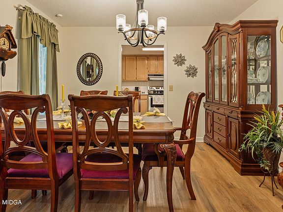 4th image of 1372 Plantation Dr