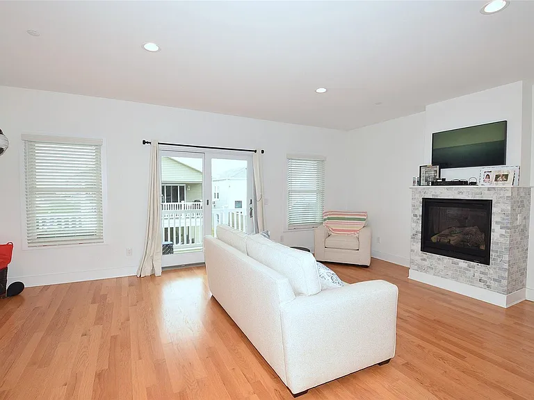 41 Nebraska St — Photo 13