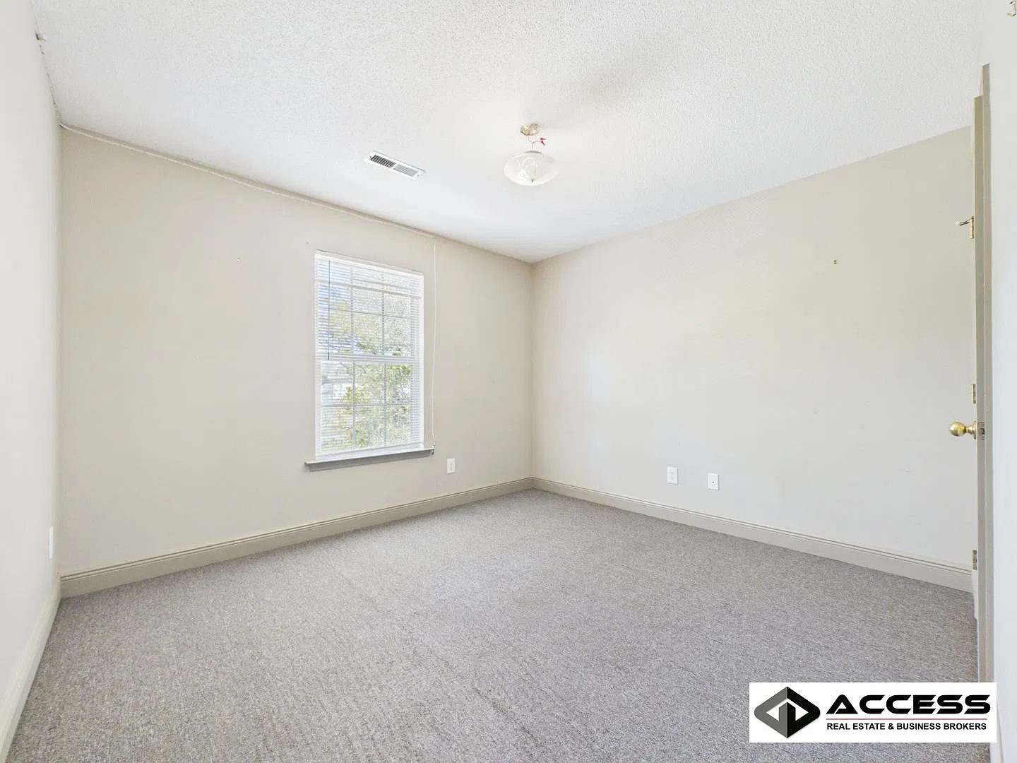 5007 Chancellor Square NW — Photo 4