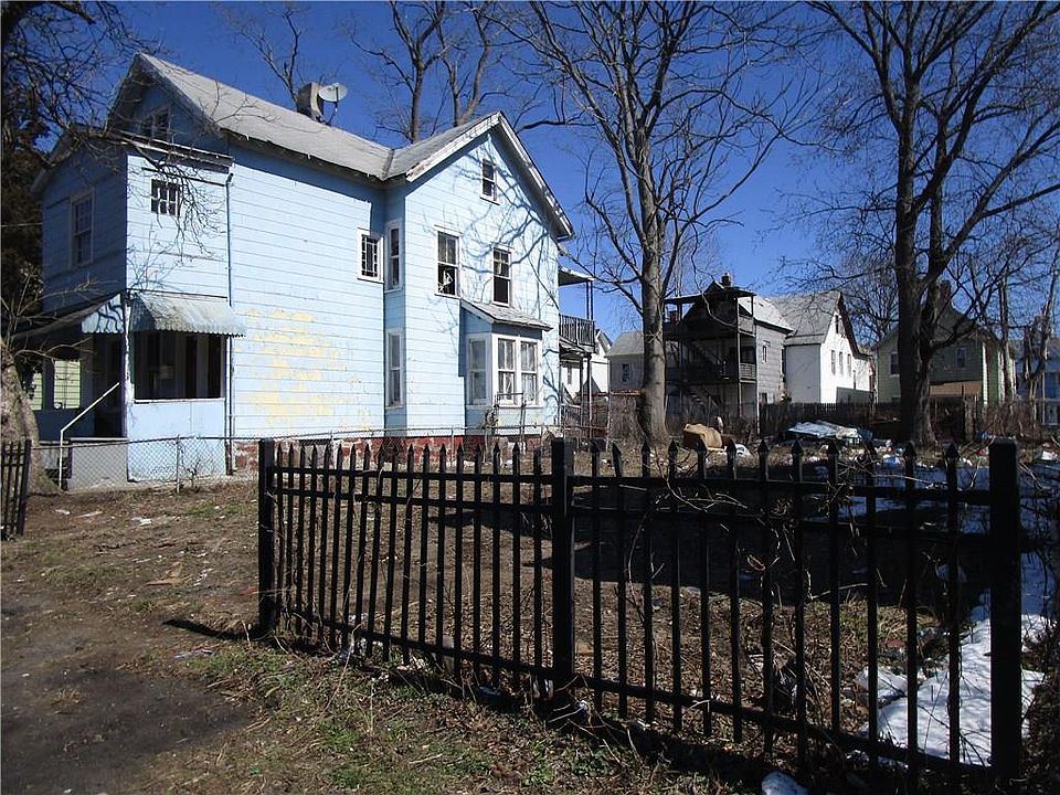 2nd image of 36 Clinton Ave