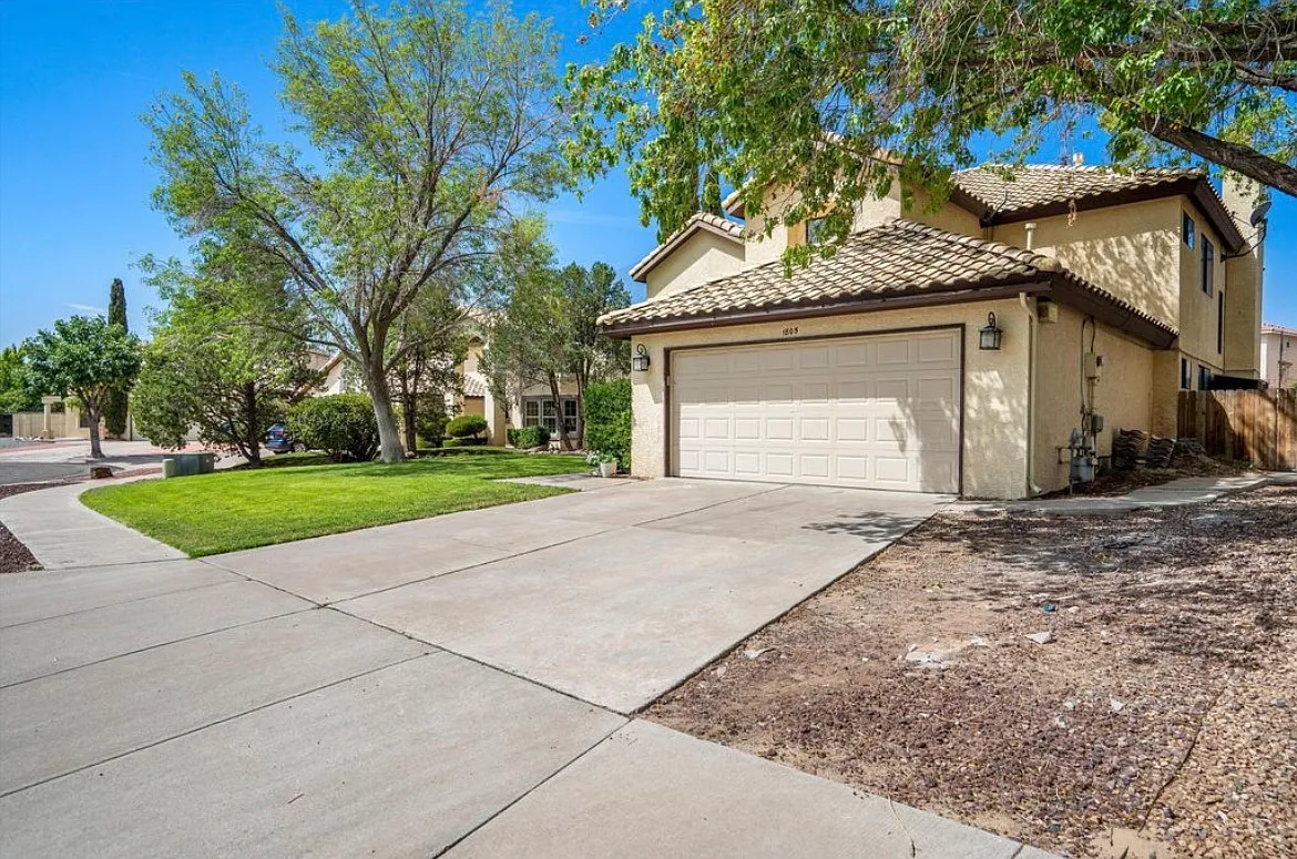 4 bed, 2247 sqft, $2,600 — Photo 2