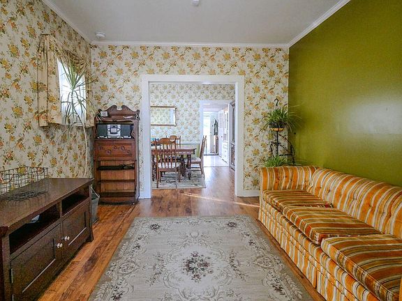 2nd image of 10 Pine St