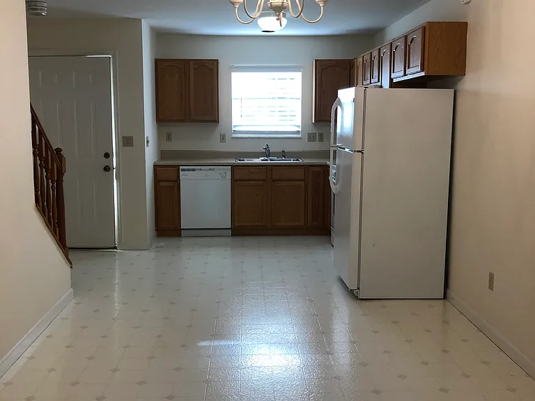 17 Bayside Ct — Photo 2