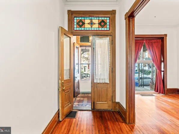 627 N 32nd St, Philadelphia, PA 19104