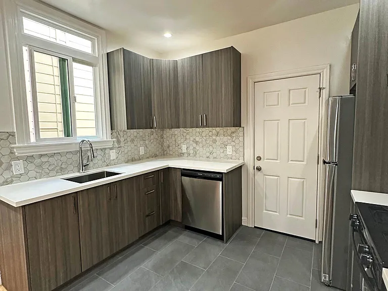 1645 Hyde St #3 — Photo 11