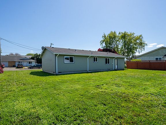 5th image of 702 Ash Ave