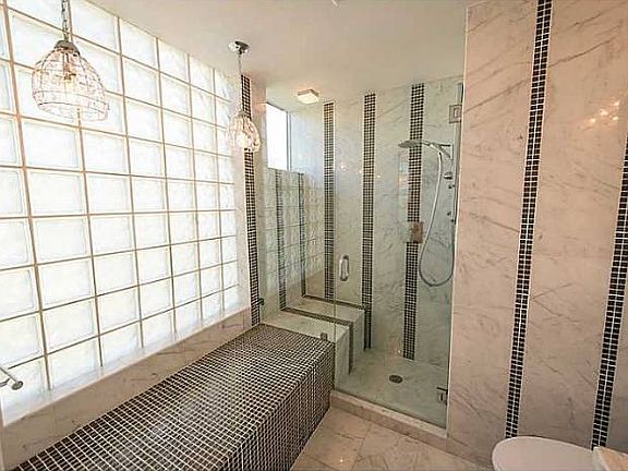 5th image of 1600 Michigan Ave APT 9