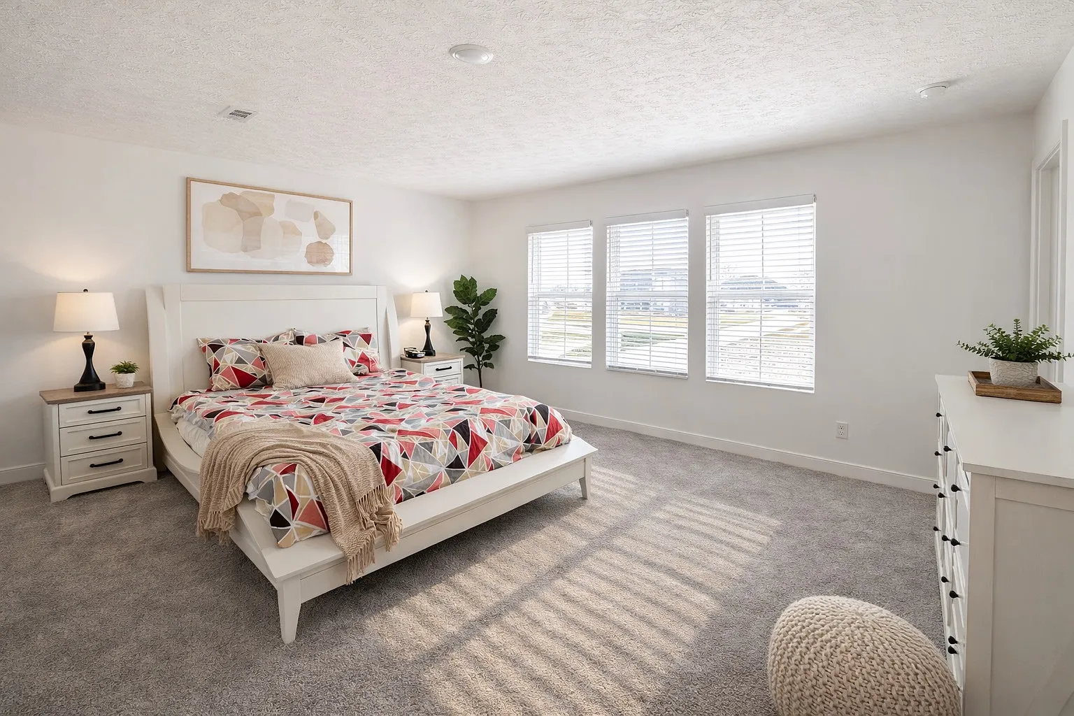 4 bed, 2612 sqft, $5,499 — Photo 4