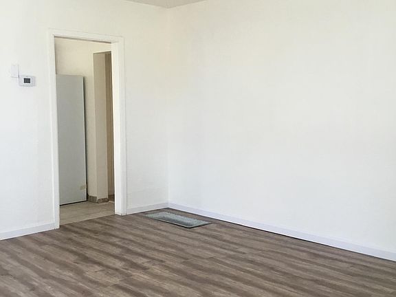 4th image of 1621 C St