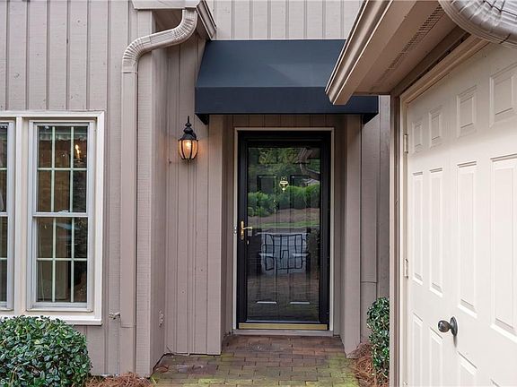 3rd image of 144 Warwicke Pl