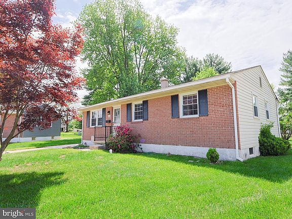 2nd image of 7 Francine Ct