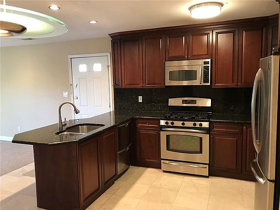 5th image of 316 Cozzens Ct #316