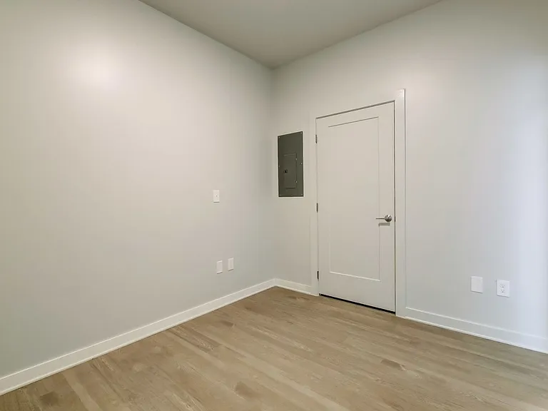 115 W Hamburg — Photo 12