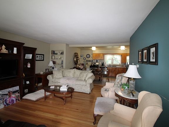 4th image of 112 David Dr