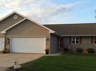 755 E Scott St, Omro, WI 54963