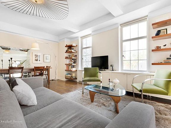 3rd image of 465 W 23rd St APT 4B