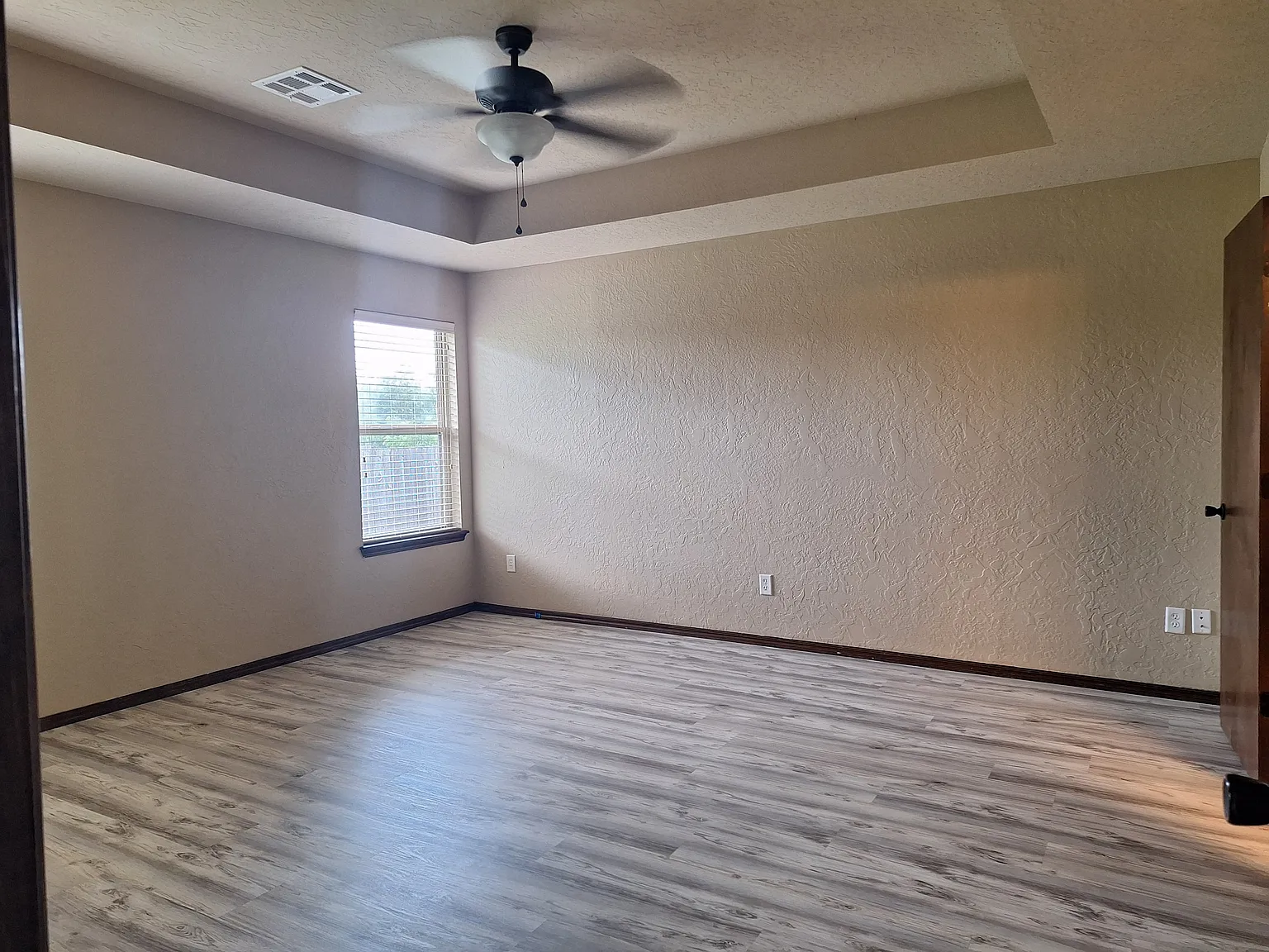 3 bed, 1451 sqft, $1,700 — Photo 2