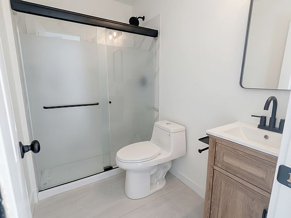 4th image of 604 37th Ave N APT 3