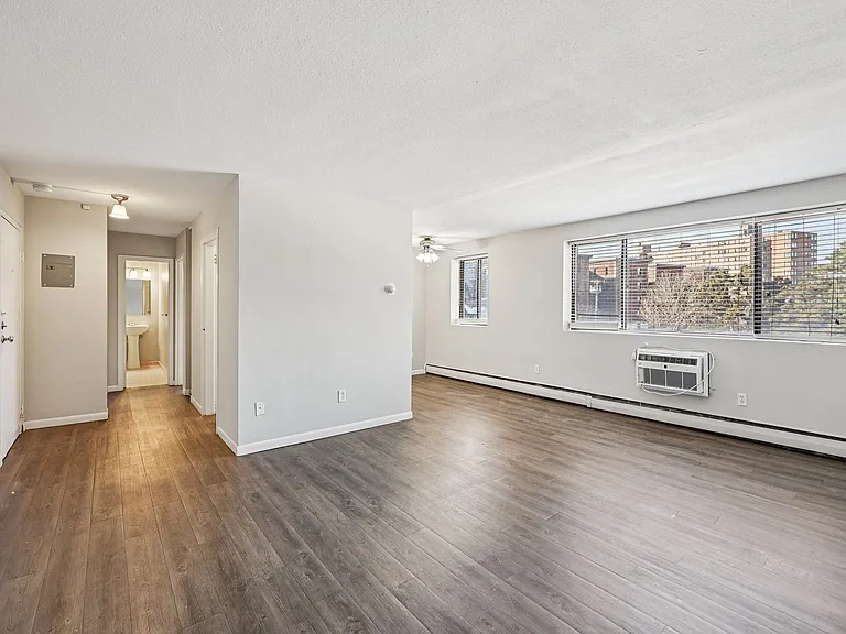 214 Place Apartments — Photo 4