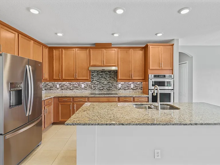 529 SW 26th Terrace Cpe — Photo 14