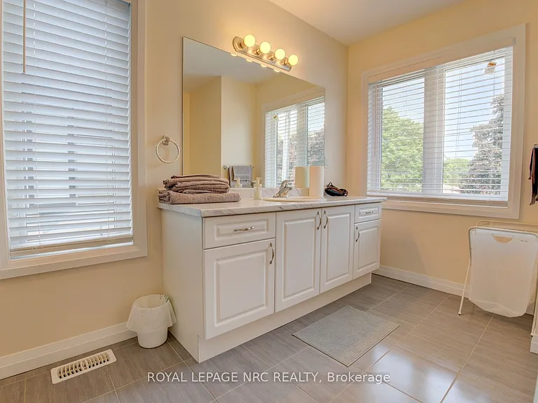 4901 Pettit Ave — Photo 12
