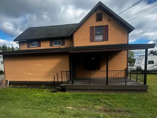 22 Prospect St, Tupper Lake, NY 12986